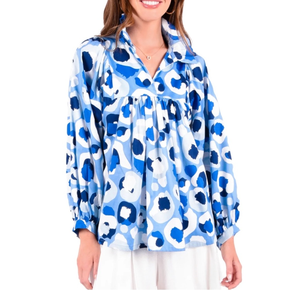 Emily McCarthy collegiate Blue cheetah Patterned Women's Top New